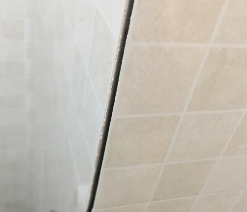 四平瓷砖空鼓维修公司分享阳台瓷砖脱落的修复过程可以分为以下几个步骤